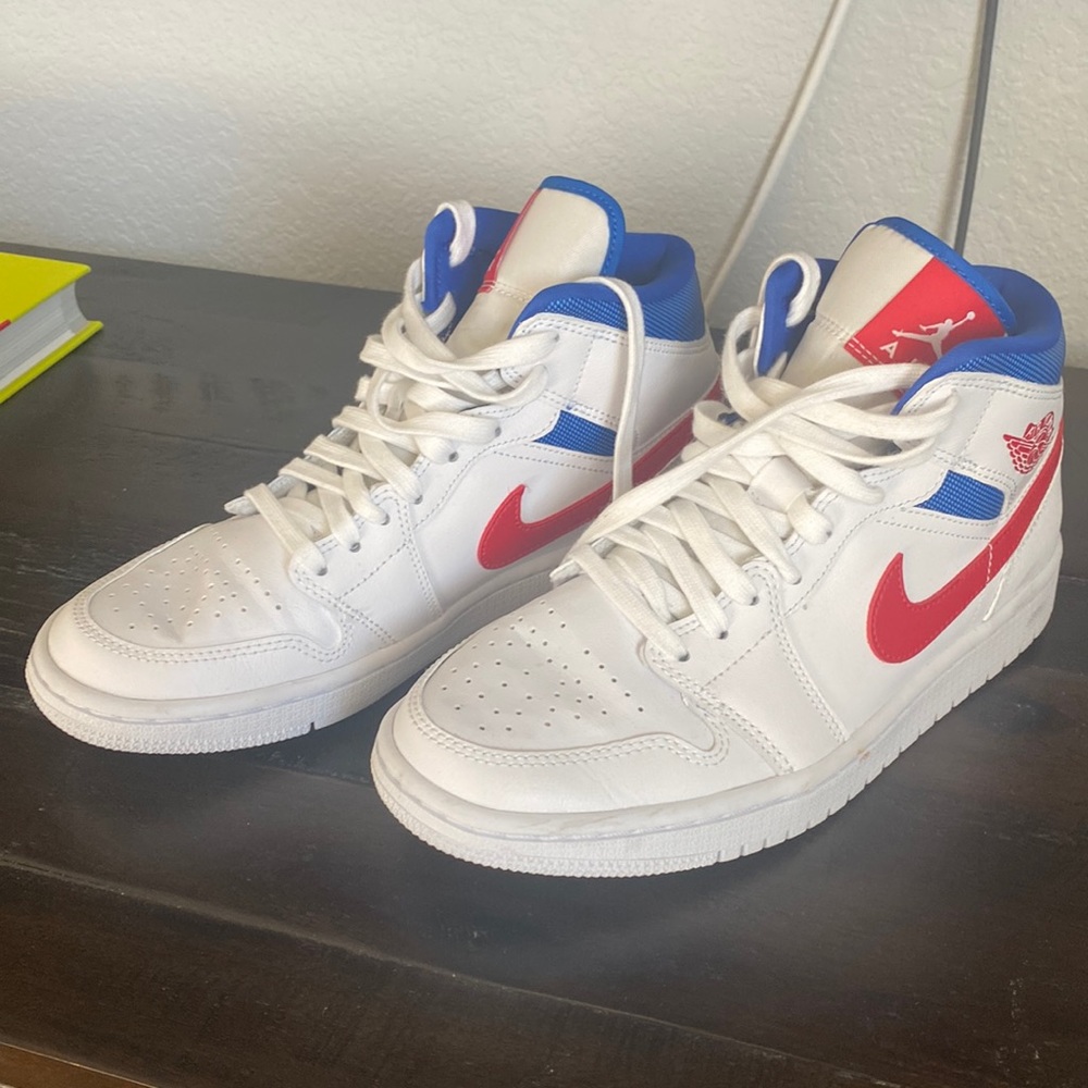 Women’s Nike Air Jordan 1 Mid ‘USA’, Size 7.5